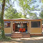 مكان تخييم Huttopia Oleron Les Pins سان تروجان لو بين