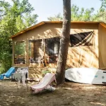 مكان تخييم Huttopia Oleron Les Pins سان تروجان لو بين