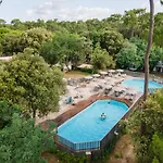 Huttopia Oleron Les Pins مكان تخييم 3*