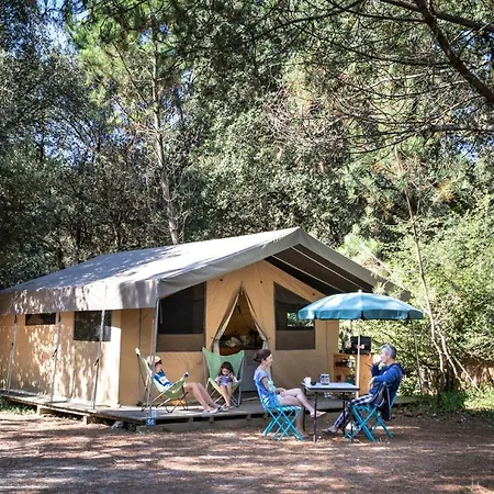 Huttopia Oleron Les Pins キャンプ場