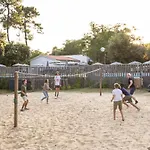 营地 Huttopia Oleron Les Pins 圣特罗让莱班